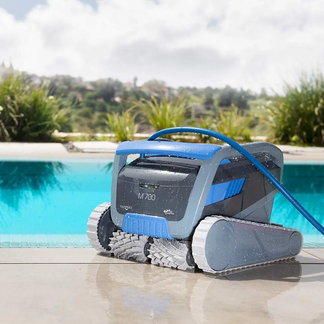 DOLPHIN M700