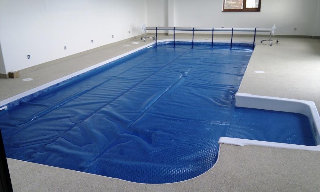 Kafko pool completed with heat retention cover and reel system